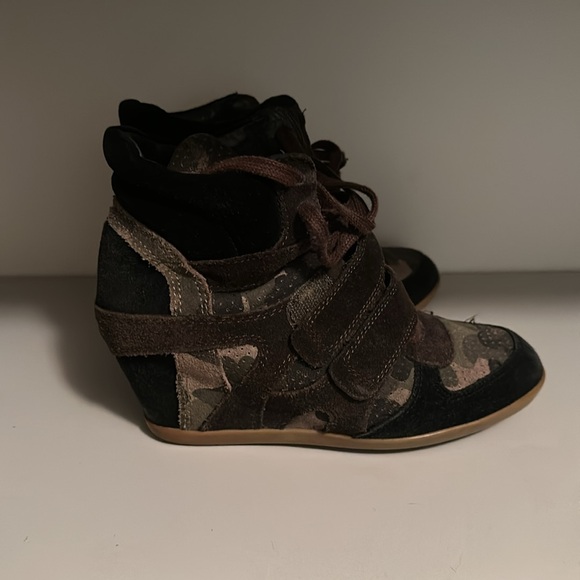 ASH - Picture 2 of 4